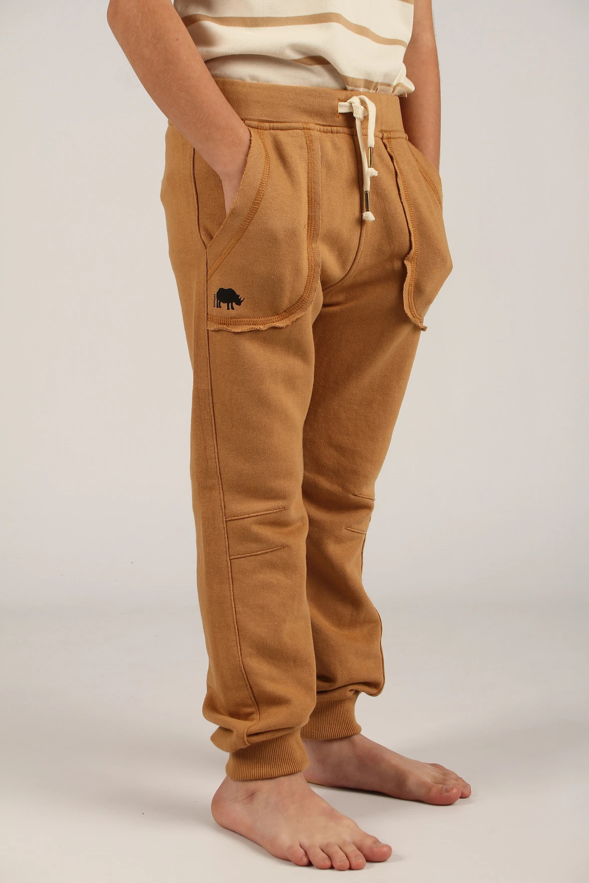 PANTALON PEDRO CAMEL - Imagen 3