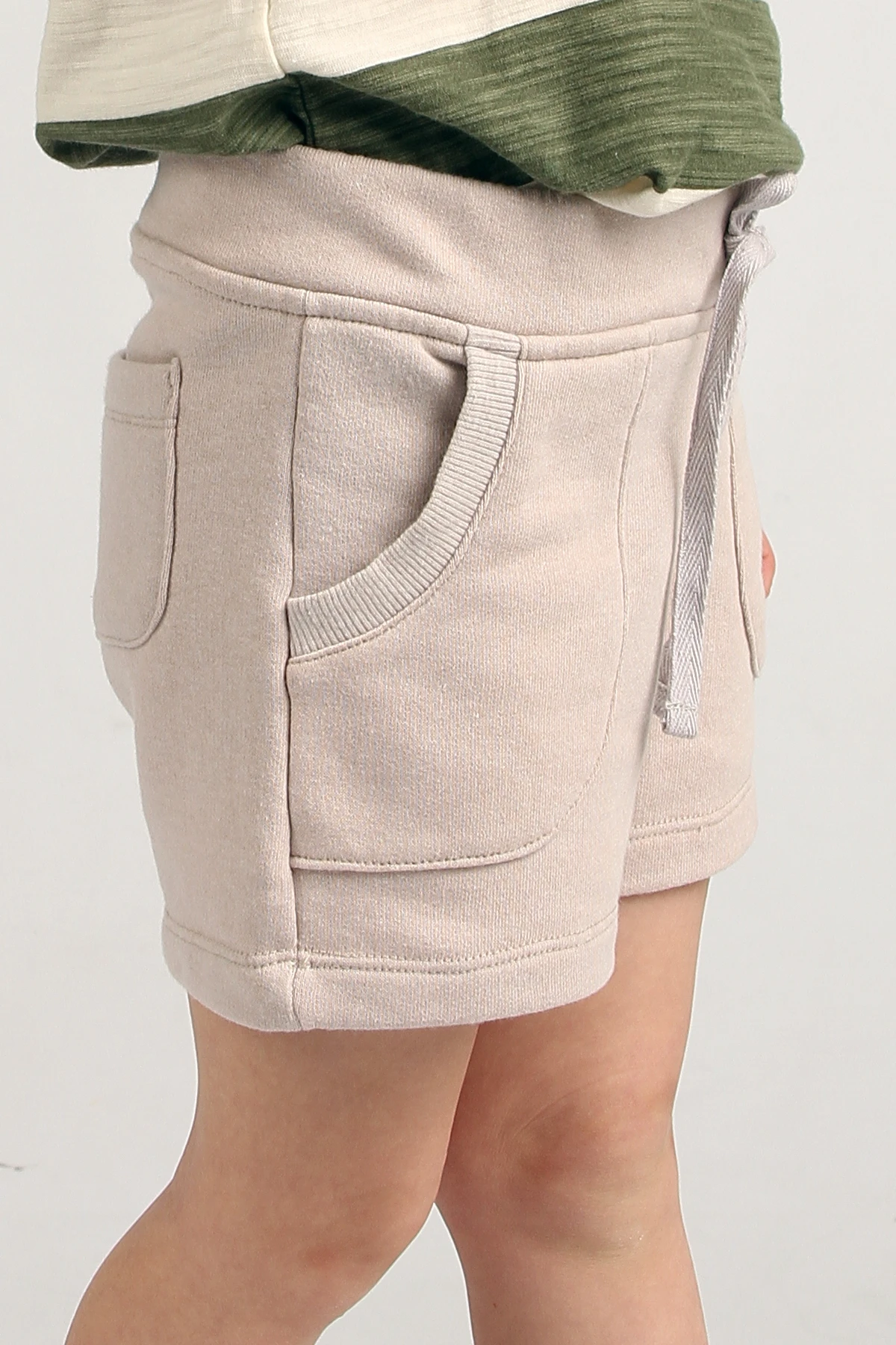 SHORT LLUVIA CRUDO - Imagen 4